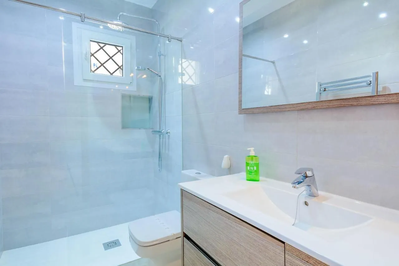 Las Palmas 17B Oasis Properties Nerja Apartment