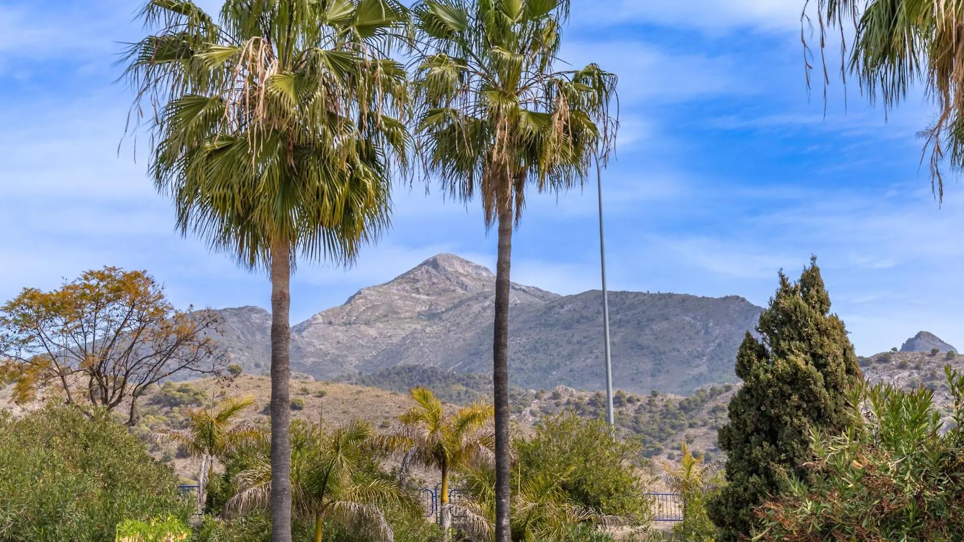 Las Palmas 17B Oasis Properties Nerja Apartment